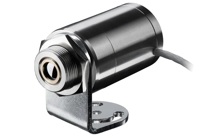 Mounting bracket for massive housing and CTratio, adjustable in one axis